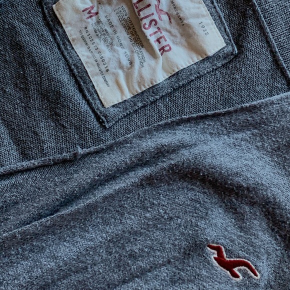 Hollister tie up shirt - Picture 2 of 2